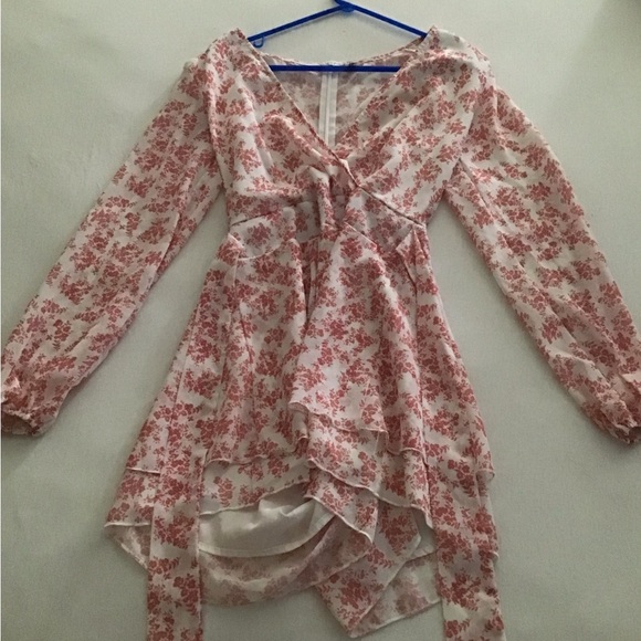 Classic Fashion Collection Pink and White Floral Romper Long Sleeve Tie Sz Small - Picture 1 of 3